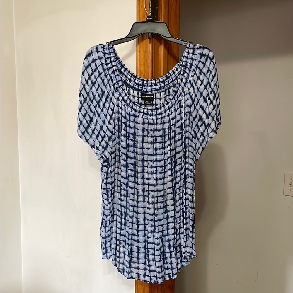LIZ CLAIBORNE PLUS BLUE & WHITE BLOUSE